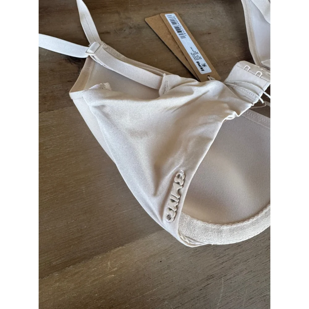 SKIMS Nude Underwire T-Shirt Bra - Picture 5 of 6